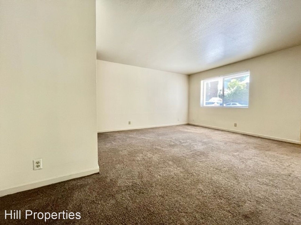 318 W 7th Street - Photo 1