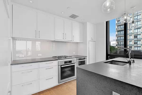 160 East 22nd Street - Photo 8