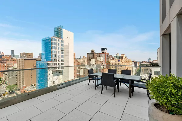 160 East 22nd Street - Photo 3