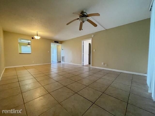 4570 Nw 18th Ave - Photo 4
