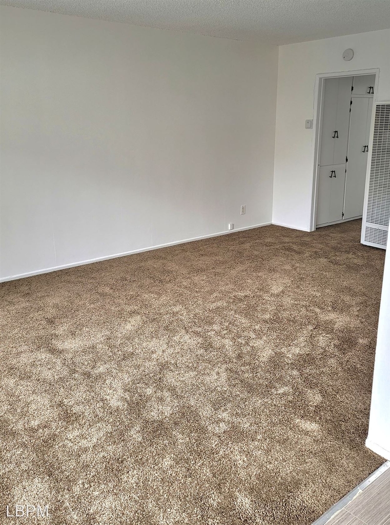 735 N. Eucalyptus Avenue - Photo 1