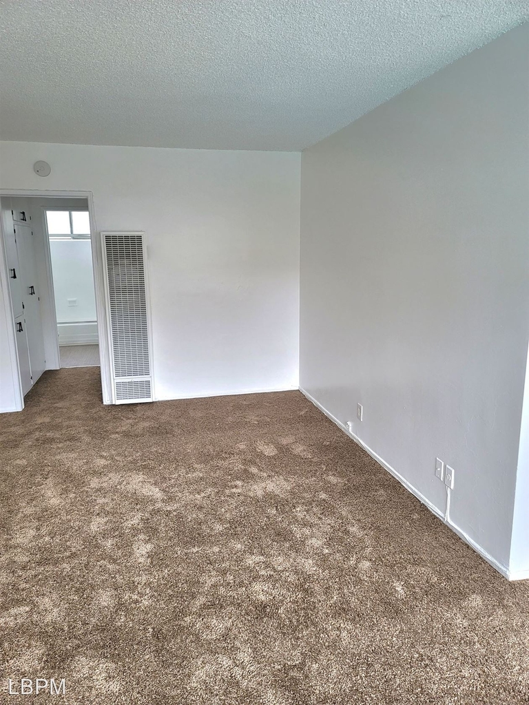 735 N. Eucalyptus Avenue - Photo 2