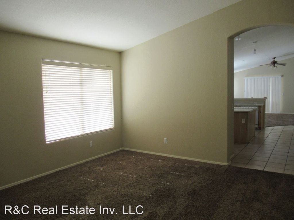 862 W. Windhaven Ave. - Photo 2