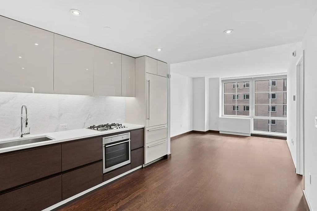 138 East 12th Street - Photo 9