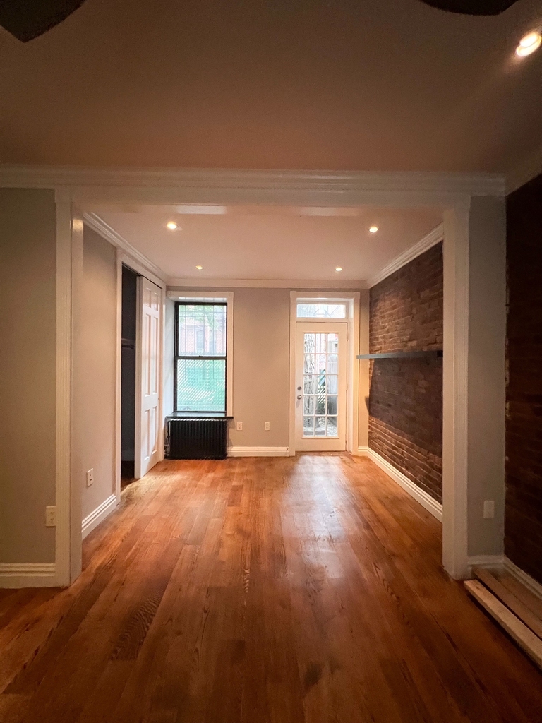 325 East 5th Street - Photo 4