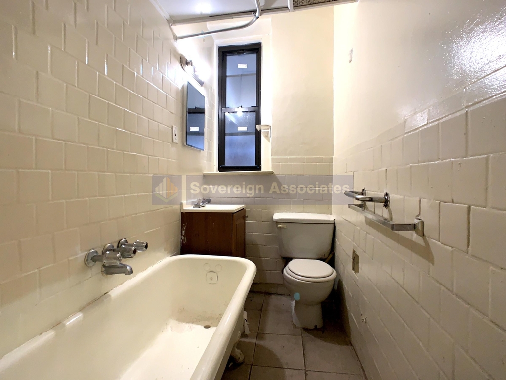 123 Post Avenue - Photo 6