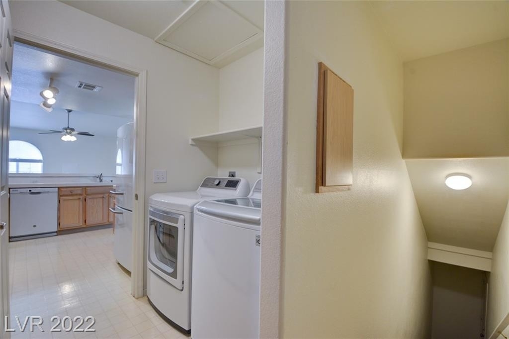 7061 Roscoe Avenue - Photo 11