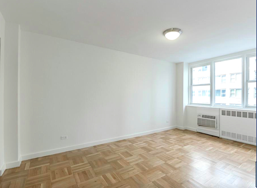 East 77 ST - Photo 5