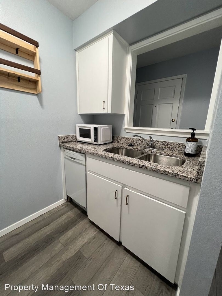 3400 Speedway Unit 106 - Photo 12