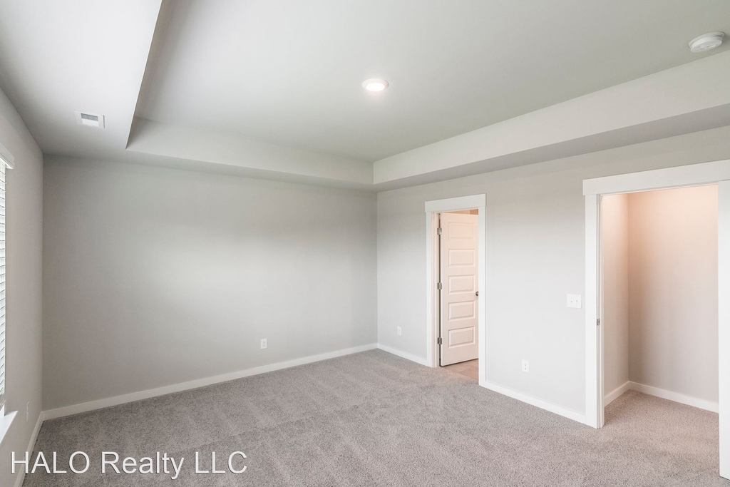 4052 Keeley Dr - Photo 12