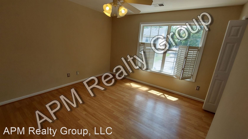 3845 Overbrook Drive, Apt E - Photo 8