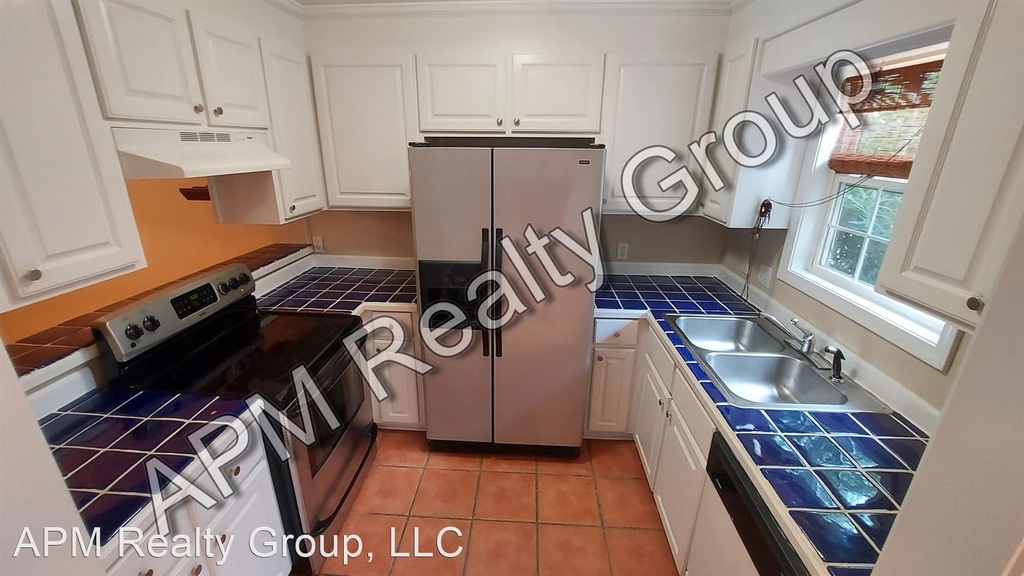 3845 Overbrook Drive, Apt E - Photo 2