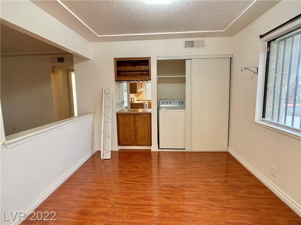 2205 Sun Avenue - Photo 4