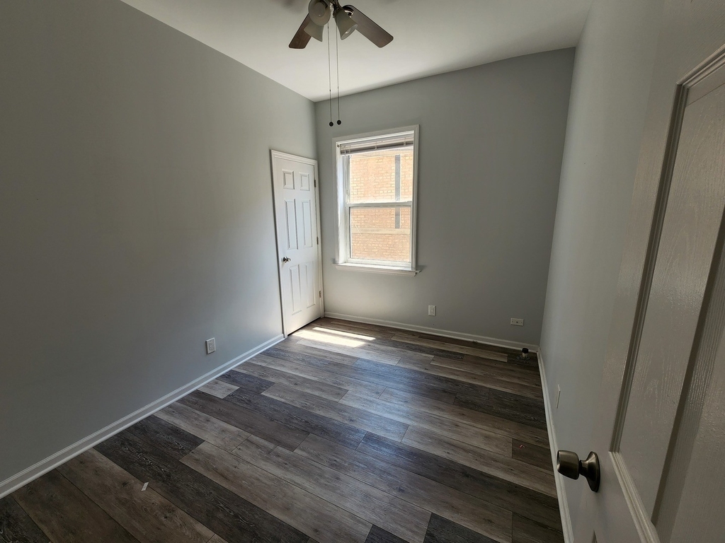 733 W Bittersweet Place - Photo 10