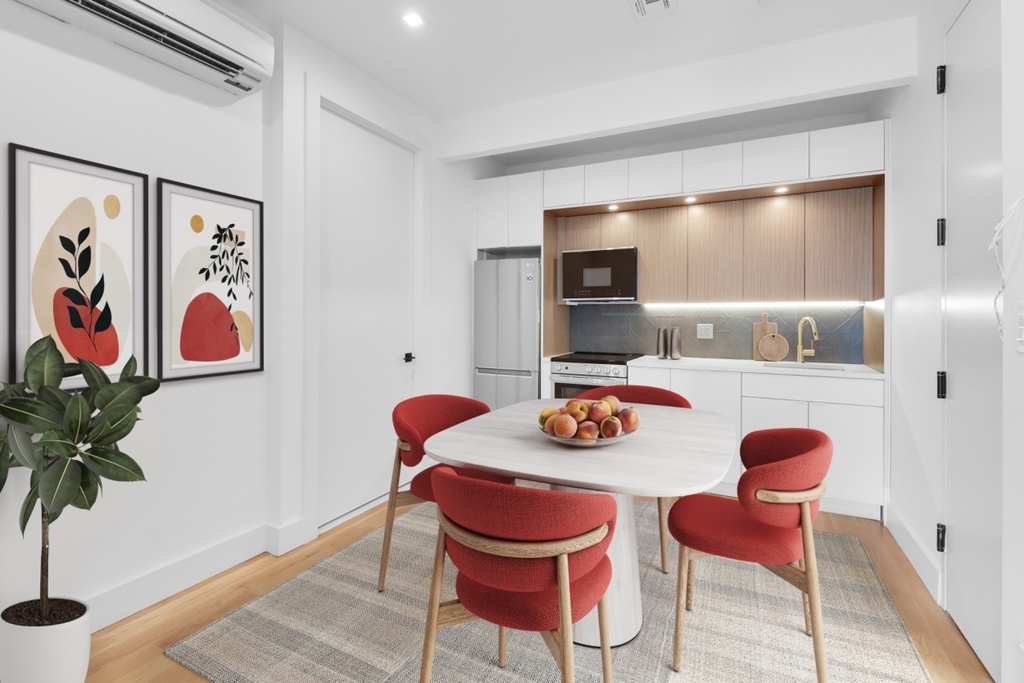 426 Manhattan Avenue - Photo 2