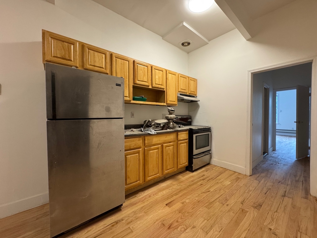 828 Halsey Street - Photo 3
