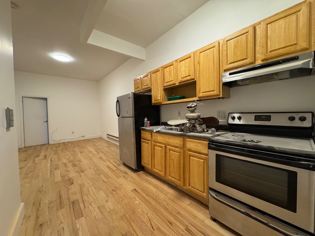 828 Halsey Street - Photo 5