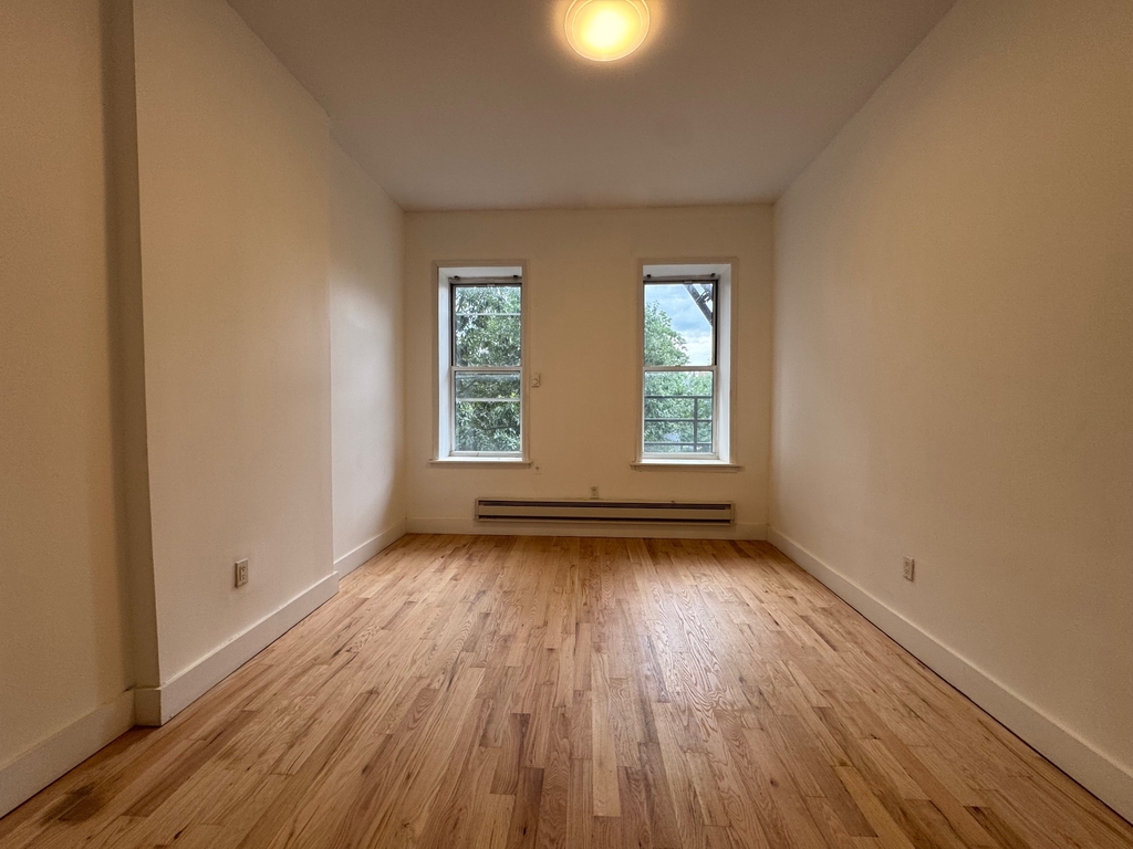 828 Halsey Street - Photo 7
