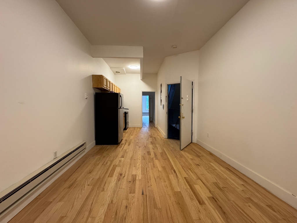 828 Halsey Street - Photo 4