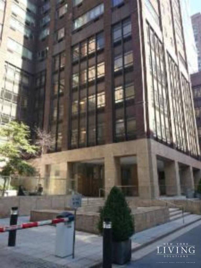 322 West 57th Street - Photo 10