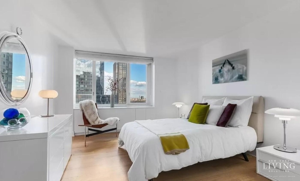 322 West 57th Street - Photo 8