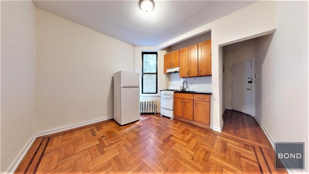 228 East 36 Street - Photo 2