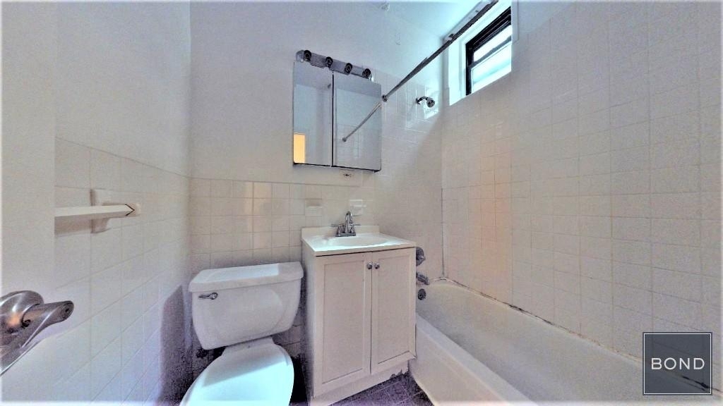 228 East 36 Street - Photo 4