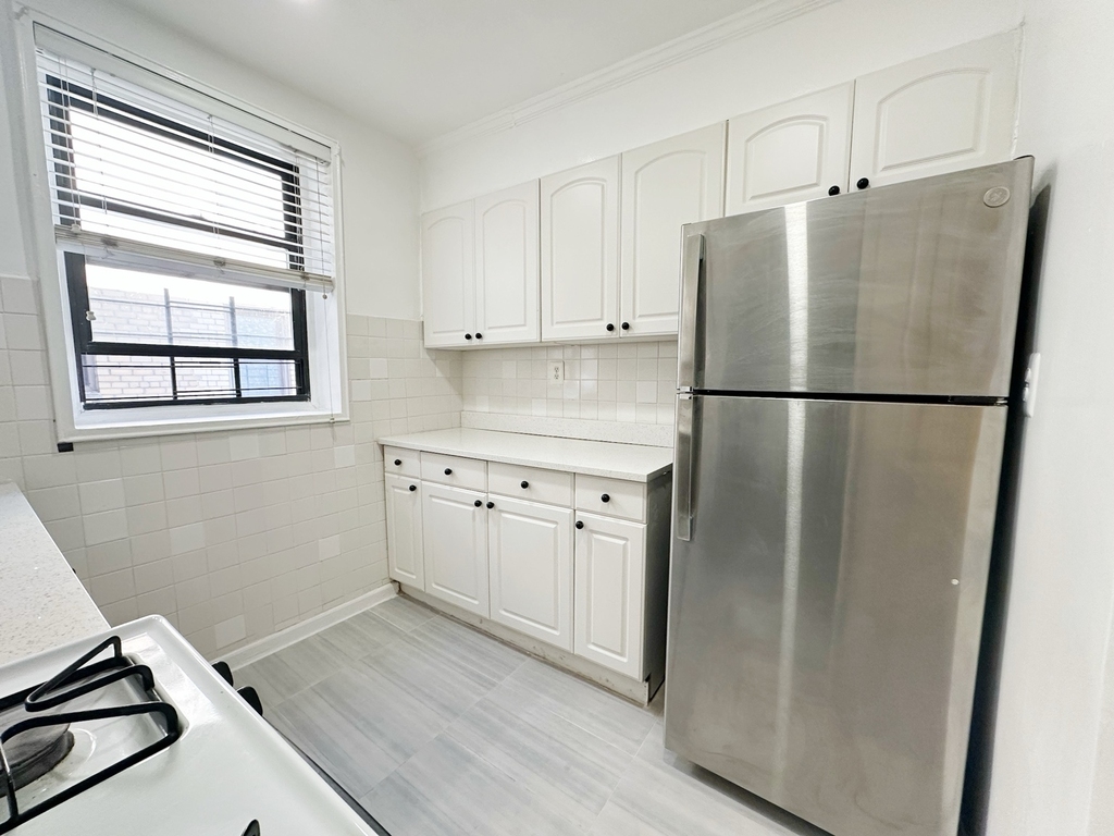 150 West End Avenue - Photo 2