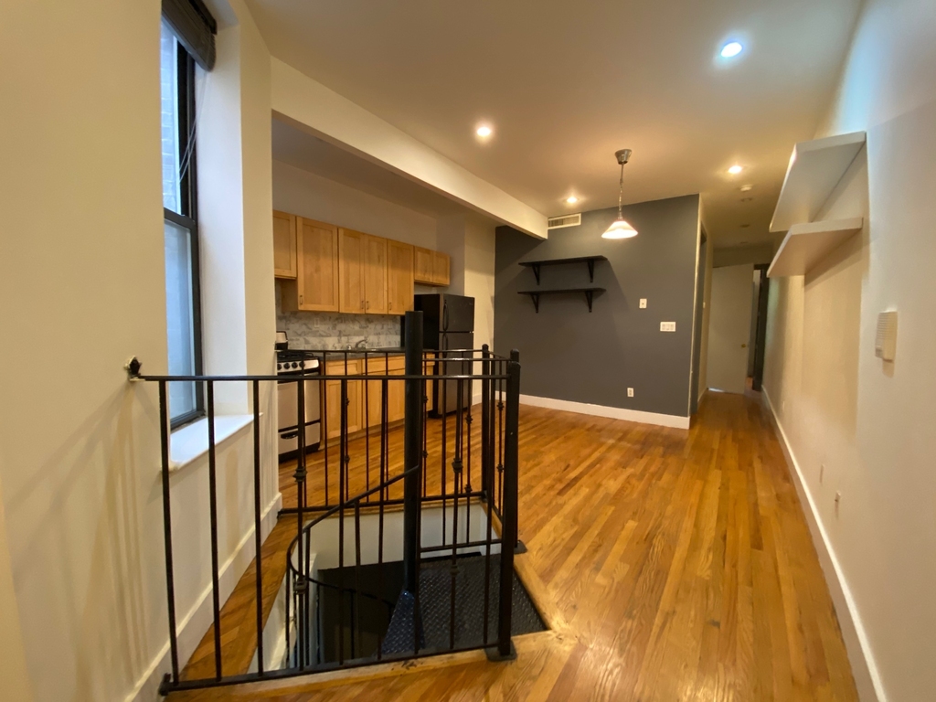 662 Park Place - Photo 1