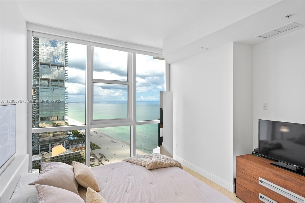 18201 Collins Ave - Photo 13