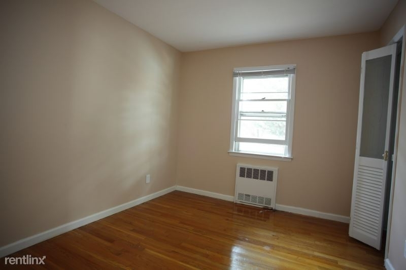 72 Bethpage Rd - Photo 3