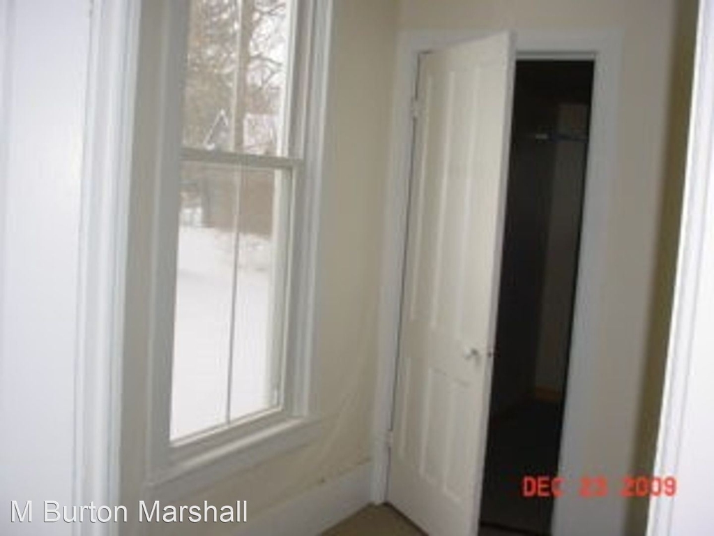 8 Montgomery St - Photo 12