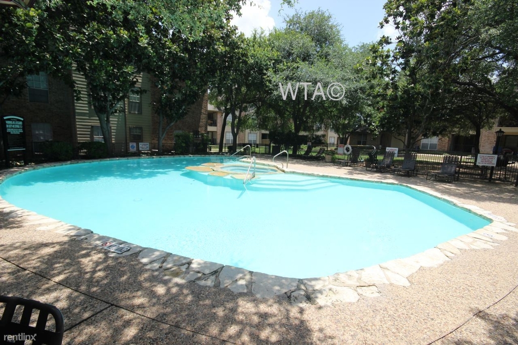 1110 Vista Valet - Photo 1