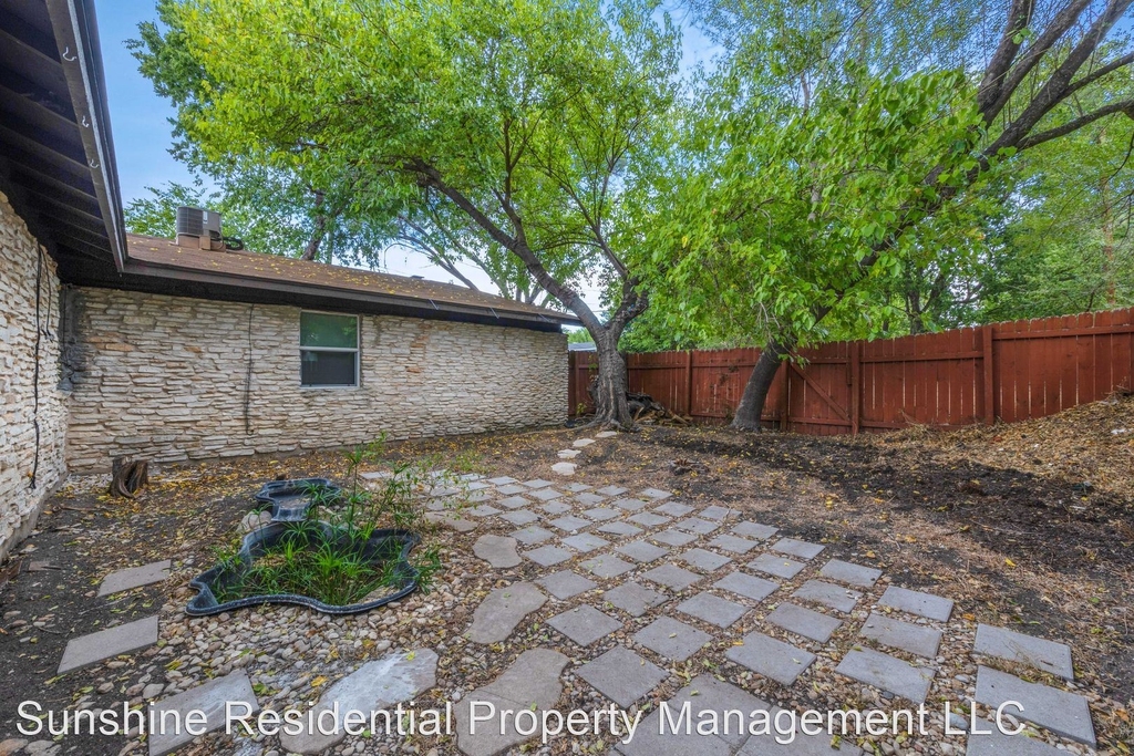 2517 Glen Springs Way - Photo 17