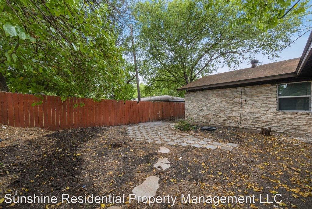 2517 Glen Springs Way - Photo 18