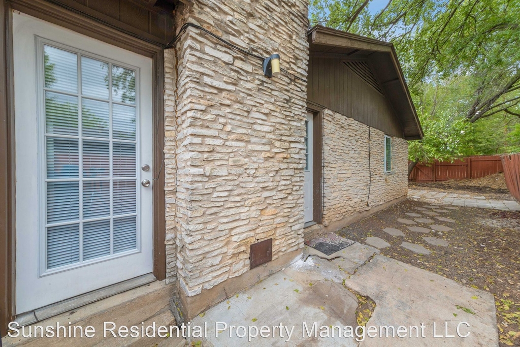 2517 Glen Springs Way - Photo 15