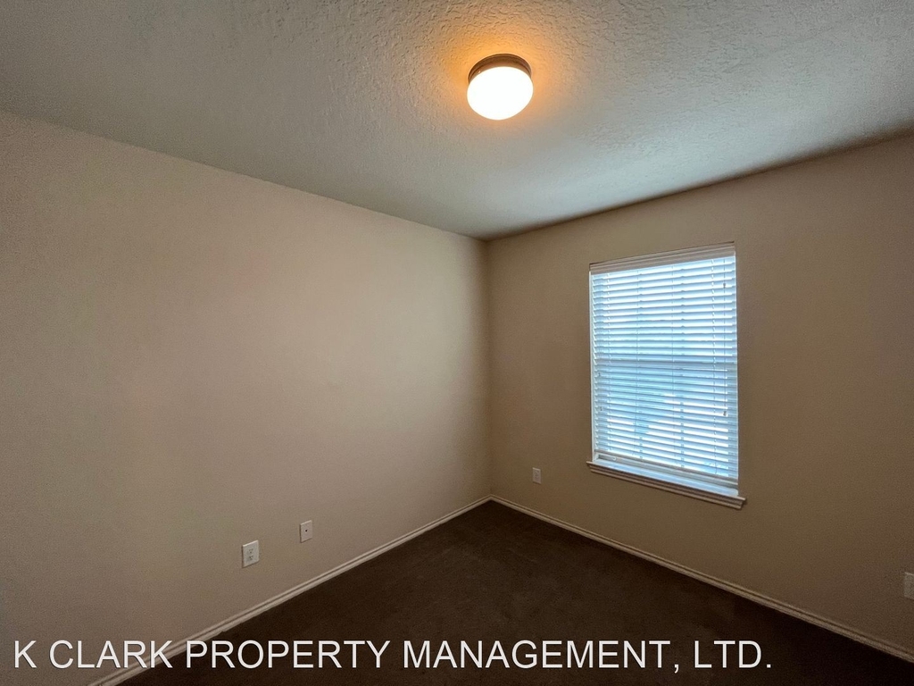 518 Creekside Circle - Photo 18