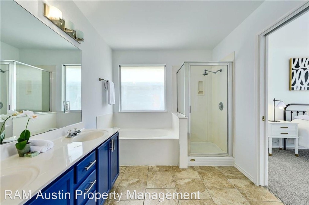 1210 Acanthus St - Photo 11