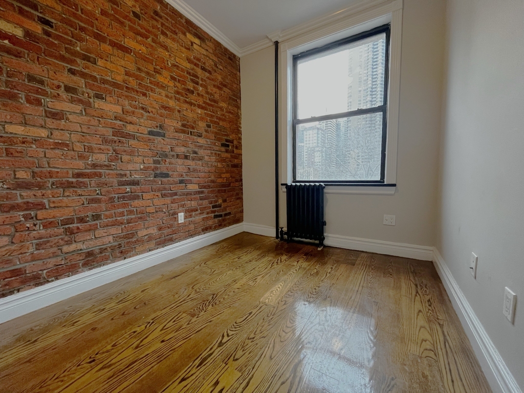 326 East 35th Street - Photo 4