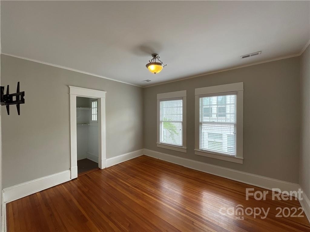 421 Hawthorne Lane - Photo 13