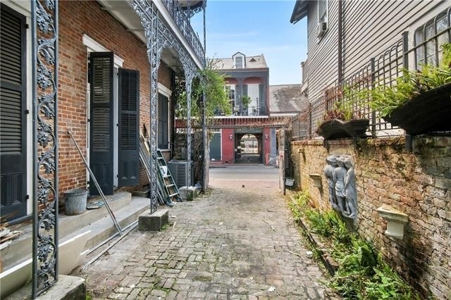 819 Bourbon Street - Photo 2