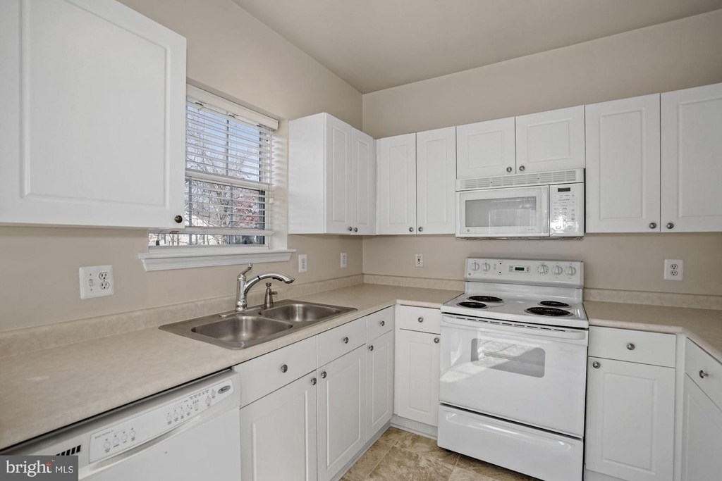 4561 Strutfield Ln #3215 - Photo 6