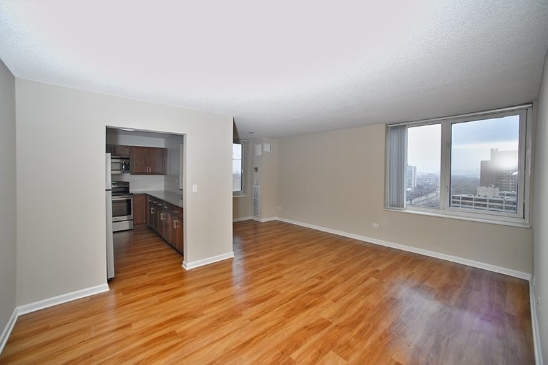 5140 S Hyde Park Boulevard - Photo 2