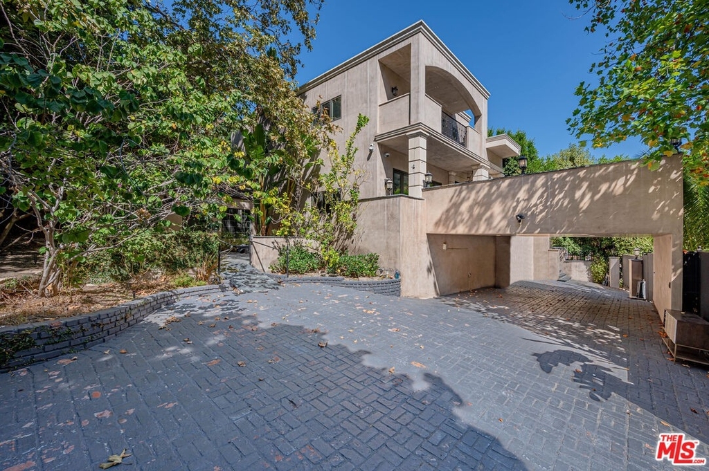 1600 Benedict Canyon Dr - Photo 47