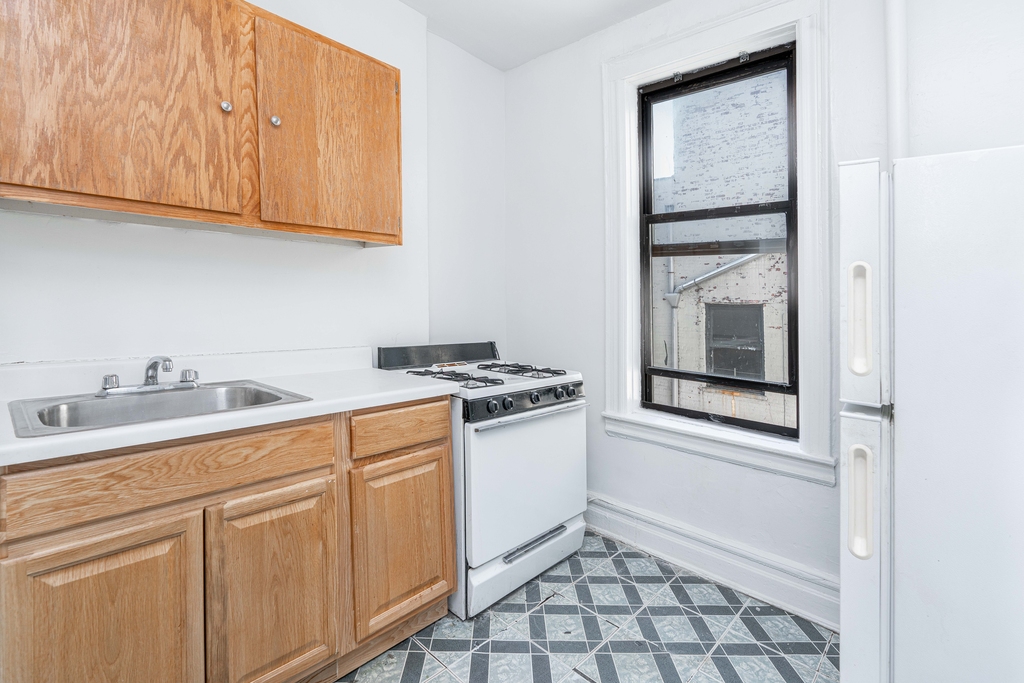 31-50 33rd Street - Photo 4