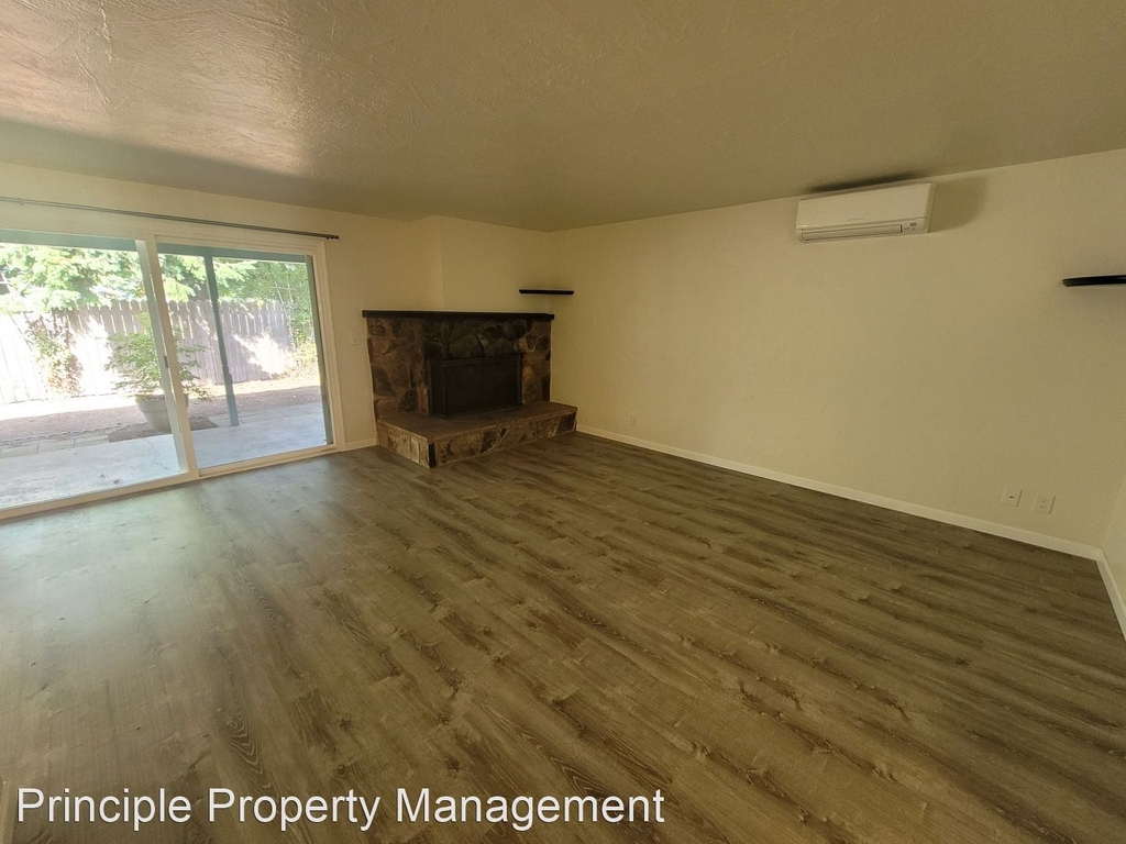 1597 Jeppesen Ave - Photo 4