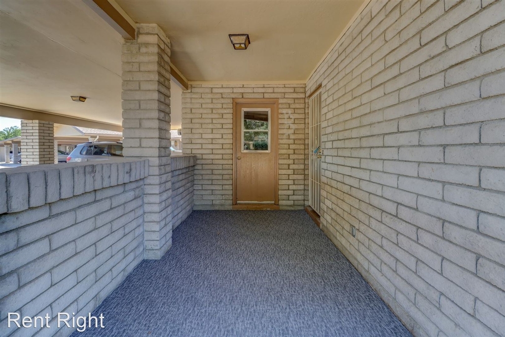 1631 Lindley Drive - Photo 3