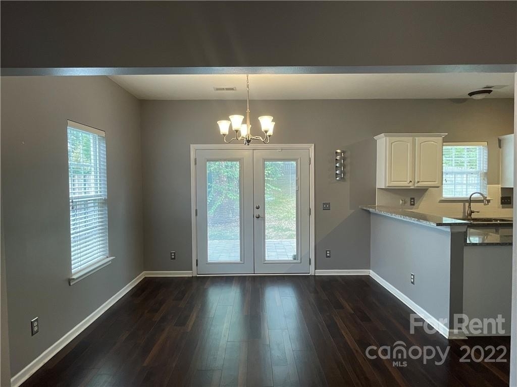 9924 Highlands Crossing Drive - Photo 5