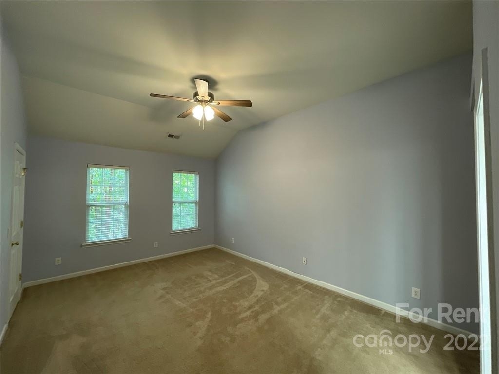 9924 Highlands Crossing Drive - Photo 8