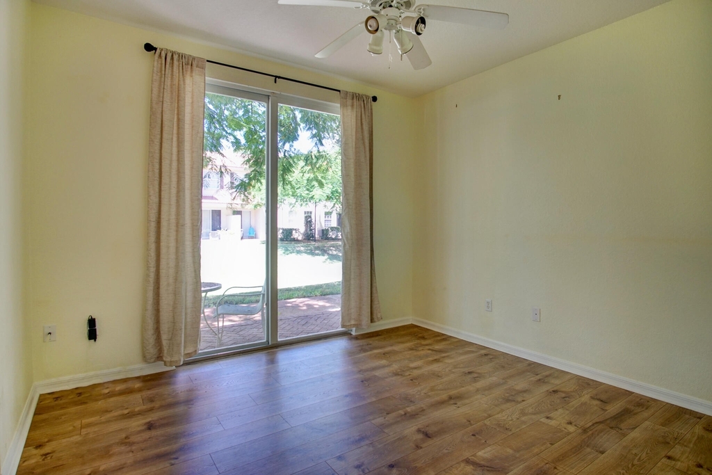 1020 E Longport Circle - Photo 10